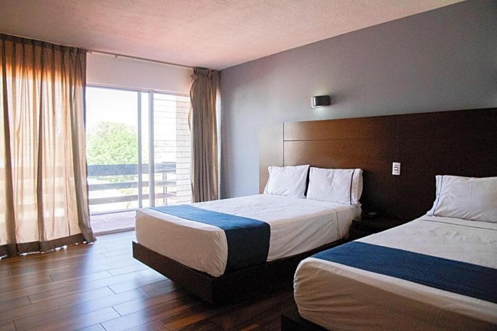 Hotel Portonovo Plaza Expo Zapopan Ngoại thất bức ảnh